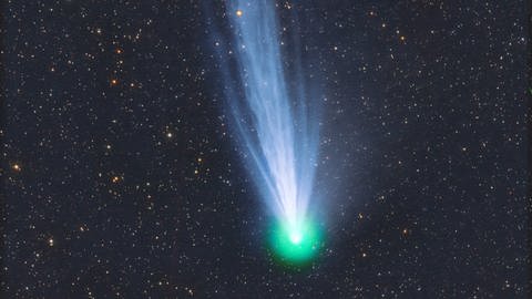 Komet 12Pons-Brooks mit typischer grüner Hülle und Schweif, tags: Komet, Pons-Brooks, Teufelskomet