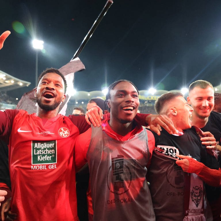 Jubel beim den Spielern des 1. FC Kaiserslautern (Foto: IMAGO, IMAGO / Fussball-News Saarland)