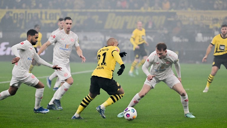 Spielszene Mainz 05 gegen Borussia Dortmund