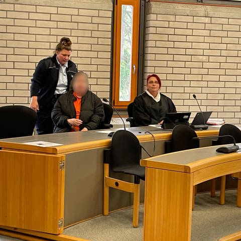 Wegen des Vorwurfs des Mordes an ihrem Ehemann steht eine 56-jährige Frau zum zweiten Mal in Baden-Baden vor Gericht. Vor allem die Frage der Schuldfähigkeit muss neu geprüft werden.