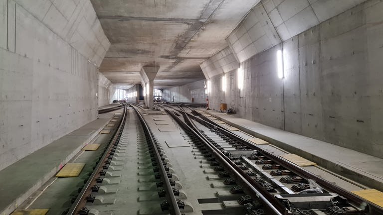 Blick in die neuen Tunnelröhren auf der S21-Baustelle