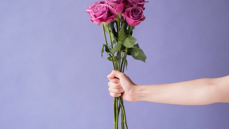 Falsche Rosenverkäuferinnen sammeln in Pirmasens angeblich Geld für die Tafel. 