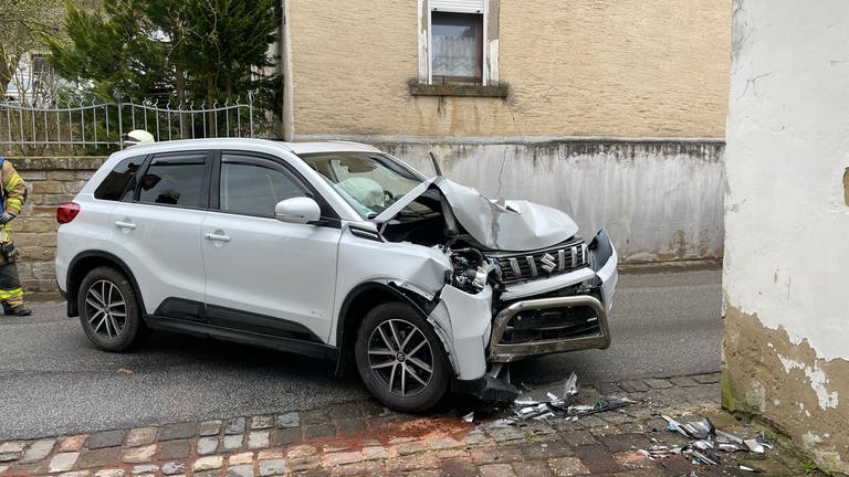 Der Wagen des 64-jährigen SUV-Fahrers ist Totalschaden. 