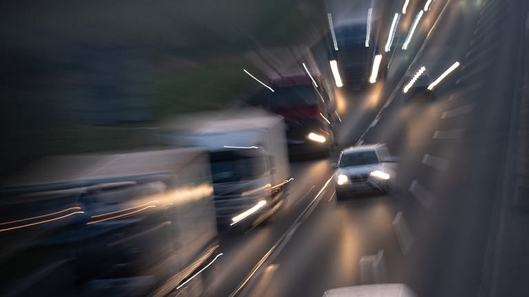 Ein Raser hat auf der A1 bei Wittlich mehrere Autofahrer mit gefährlicher Fahrweise gefährdet