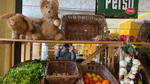Frisches Obst und Gemüse gehören zum Sortiment im Tante Emma Laden "Uns Rita" in Trier-Nord