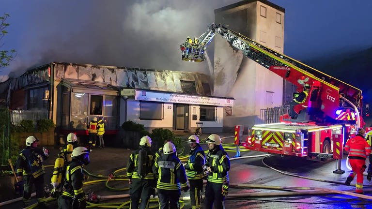 In Mühlheim an der Mosel ist in einer Fensterfirma ein Feuer ausgebrochen.