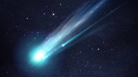 Kometen (hier Illustration) sind wie Asteroiden Überreste der Entstehung des Sonnensystems. Sie bestehen aus Eis, Staub und lockerem Gestein. In den sonnennahen Teilen ihrer Bahn entwickeln Kometen eine durch Ausgasen erzeugte Koma und meist auch einen leuchtenden Schweif (Lichtspur). 